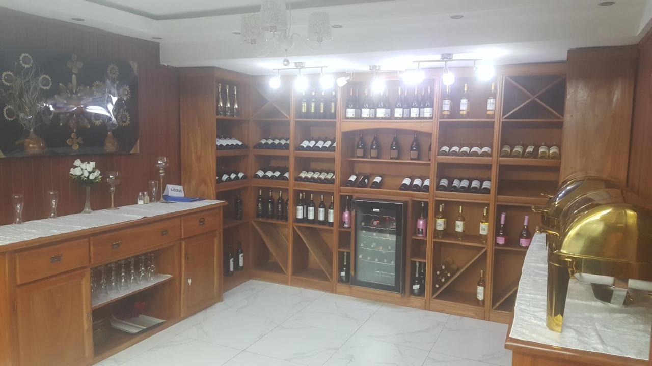 Residences Hotelieres Micheline Et Emile Bastos Yaoundé Buitenkant foto