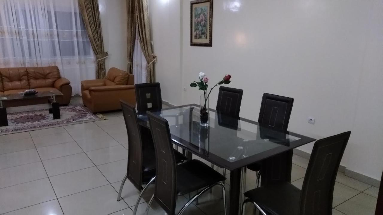 Residences Hotelieres Micheline Et Emile Bastos Yaoundé Buitenkant foto