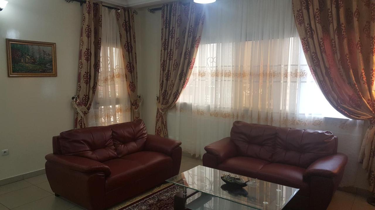 Residences Hotelieres Micheline Et Emile Bastos Yaoundé Buitenkant foto