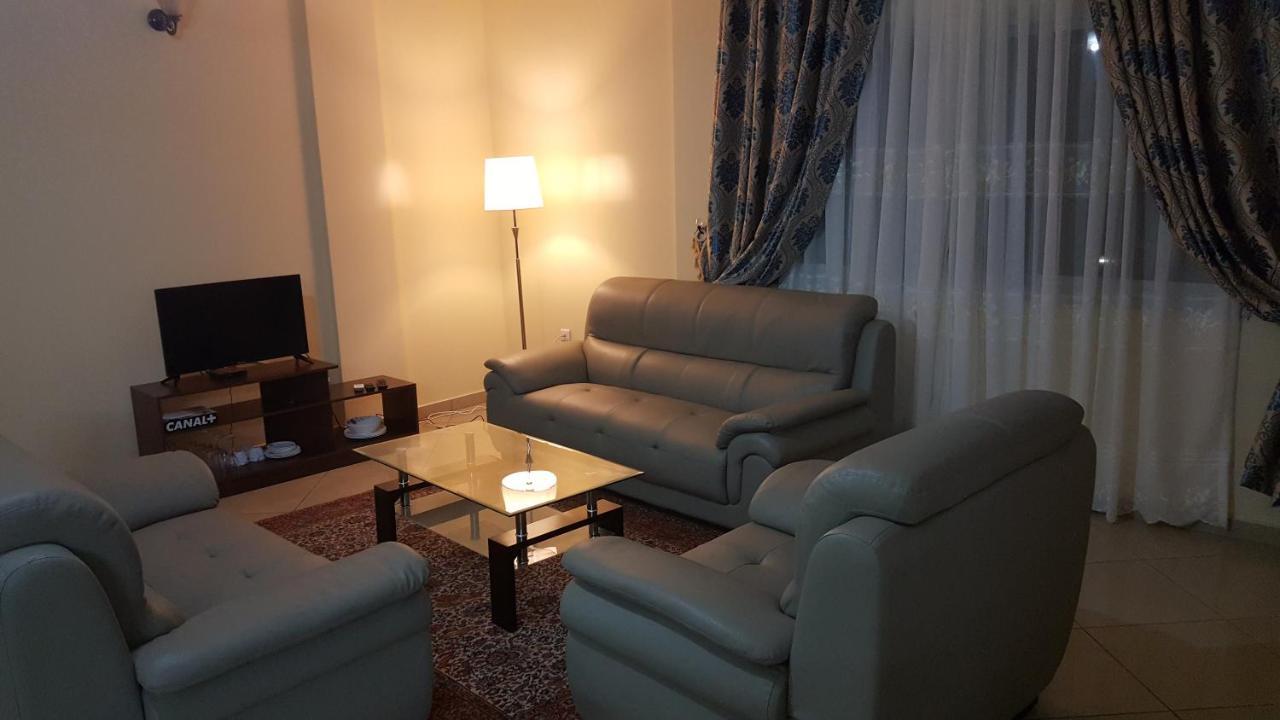 Residences Hotelieres Micheline Et Emile Bastos Yaoundé Buitenkant foto