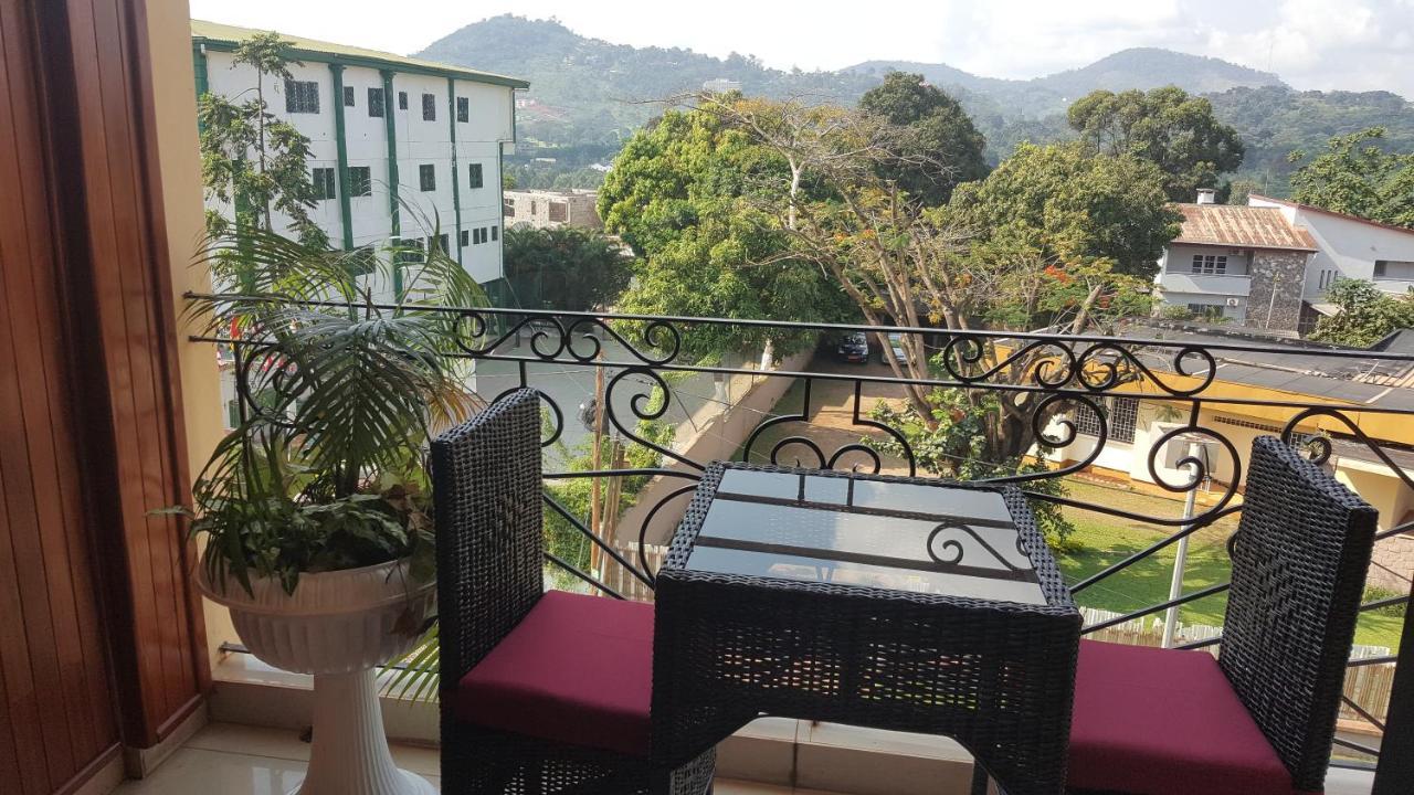 Residences Hotelieres Micheline Et Emile Bastos Yaoundé Buitenkant foto