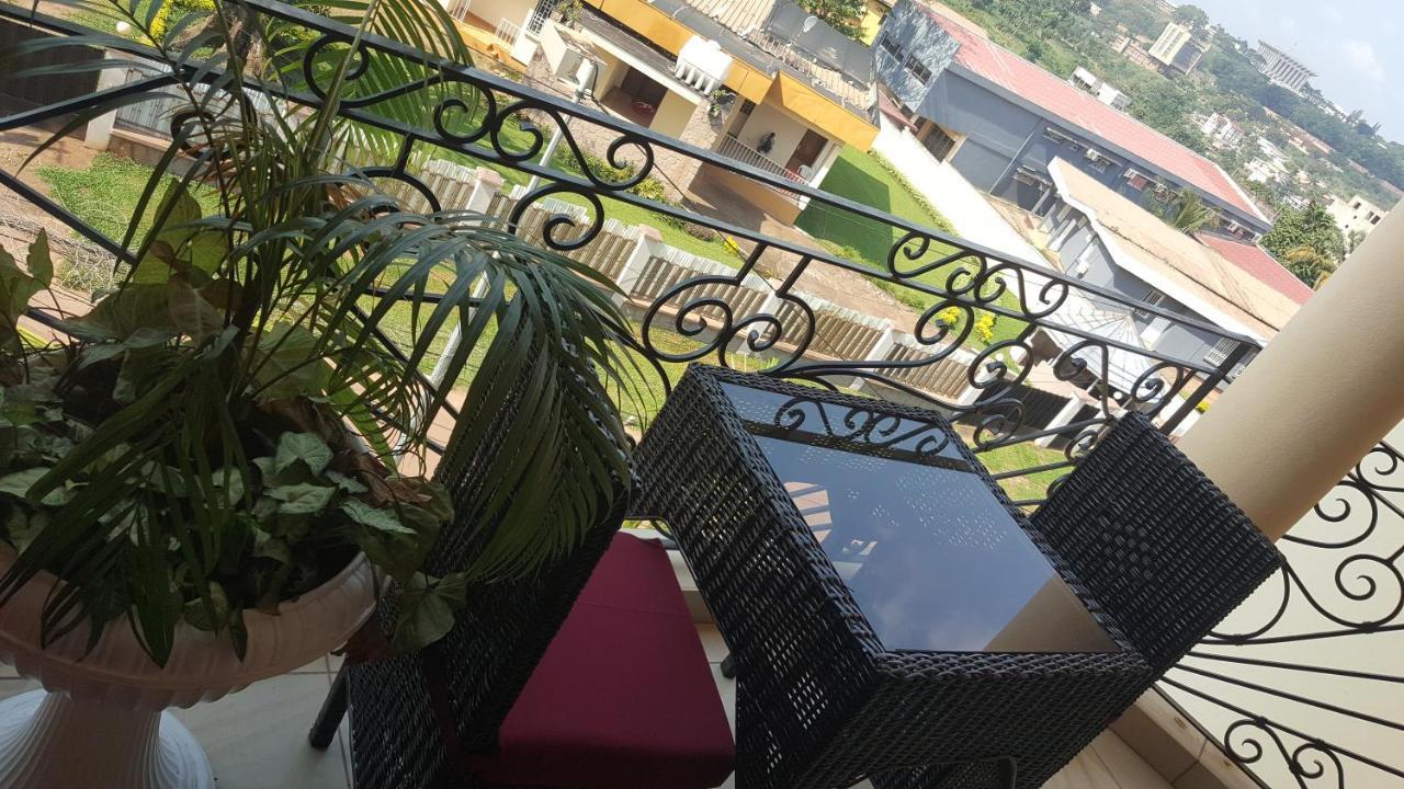 Residences Hotelieres Micheline Et Emile Bastos Yaoundé Buitenkant foto